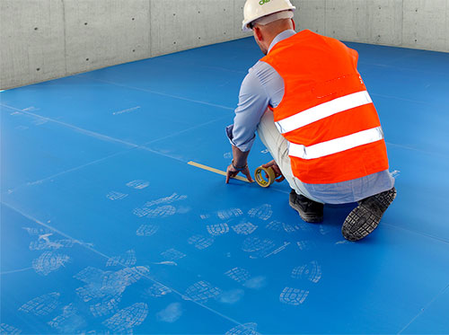Why is corrugated plastic floor protection popular?