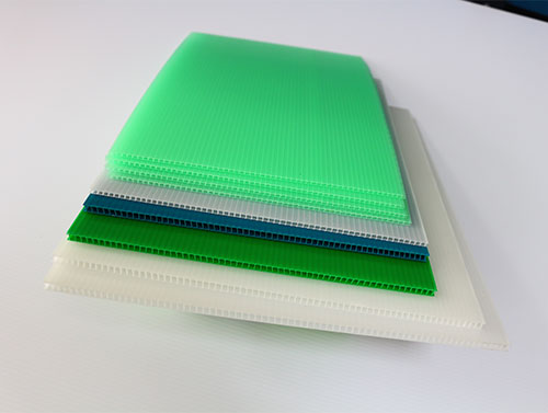 What is corrugated plastic?
