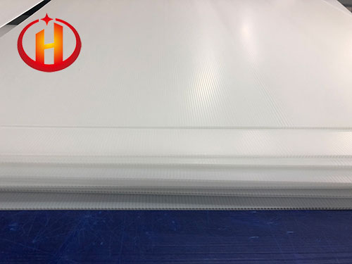 Features and advantages of white corrugated plastic sheet