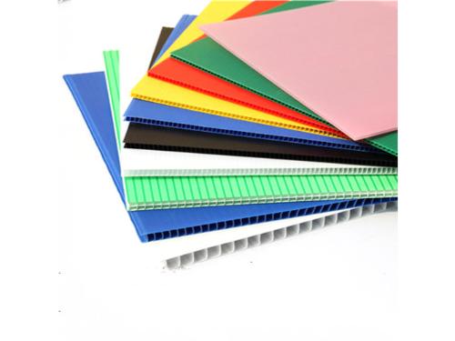 the features of the corrugated plastic cases